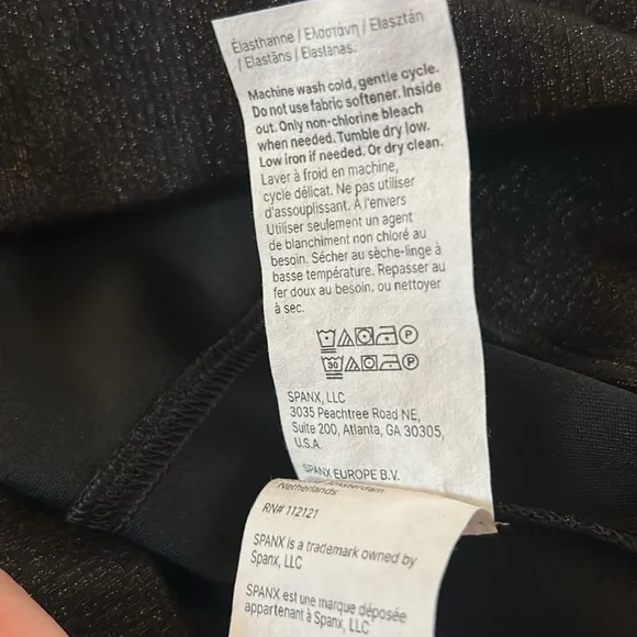 NWOT SPANX AirEssentials Half Zip with Shimmer in very black/Silver shimmer in M - Picture 9 of 10